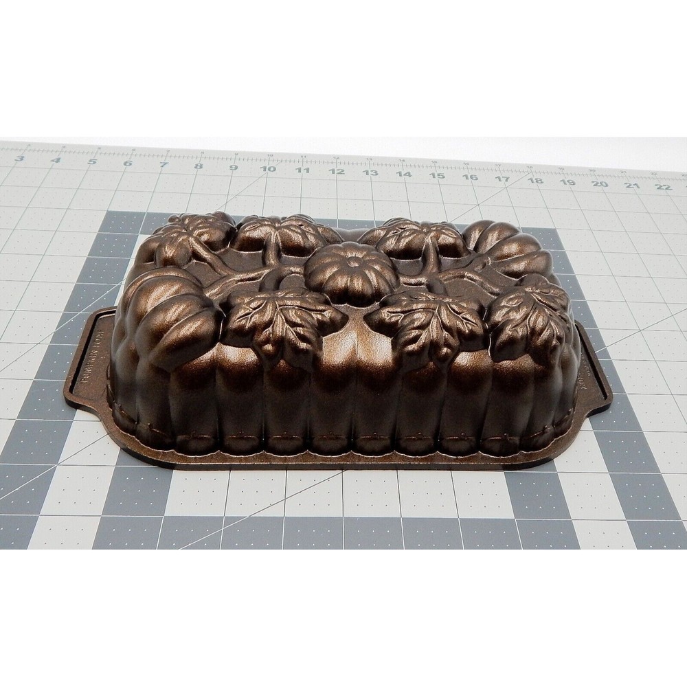 Nordic Ware Pumpkin On The Vine Loaf Bread Pan 1 LB Harvest Leaves Made In USA
